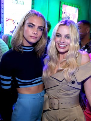 Captan a Margot Robbie llorando tras visitar a Cara Delvingne
