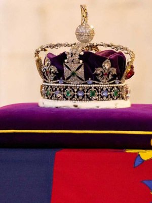 La despedida de Isabel II: Los nietos de la reina hacen vigilia en Westminster Hall