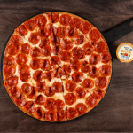 Reconocida pizzería inaugura su primera sucursal en el norte del país con pizza gratis
