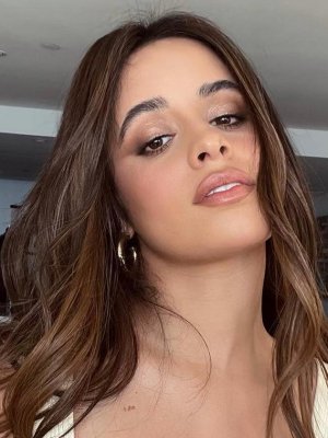 Camila Cabello asegura haber captado OVNIS en Torres del Paine
