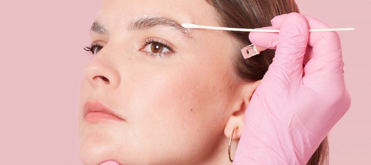 Brow Lamination: la moda del makeup que inició en las pasarelas, ya está disponible para ti