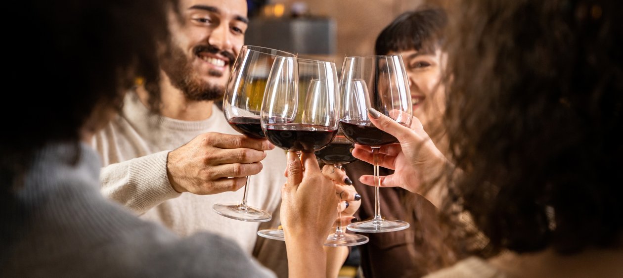 Consejos de Vida: tips para disfrutar de un buen vino cuando la economía familiar escasea