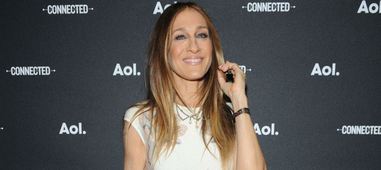 Carrie Bradshaw sorprende con su icónico vestido de novia en