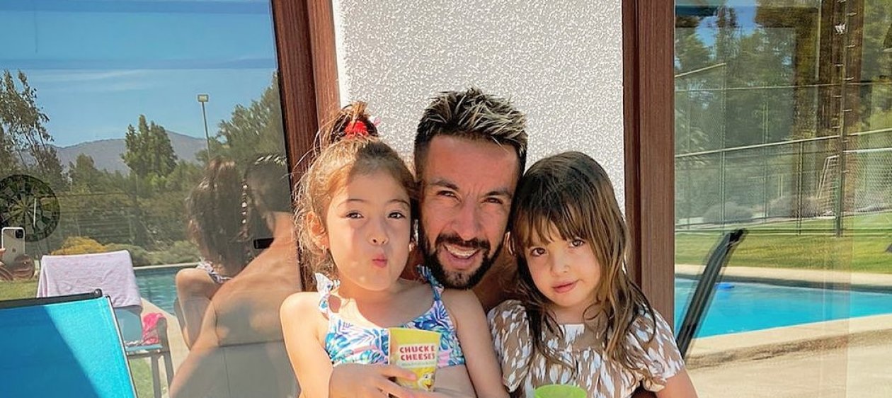 Mira las lujosas vacaciones de Mauricio Isla junto a sus hijas