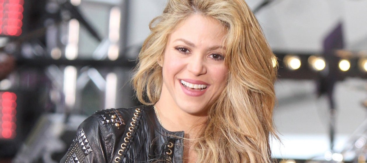 Captan a Shakira haciendo particular gesto a ¿Piqué?