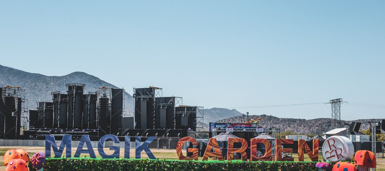 Una estación futurista aterriza en el festival Magik Garden