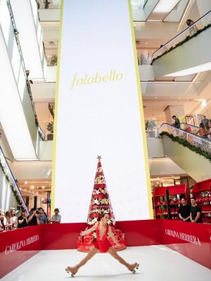 Una pista de patinaje para celebrar navidad