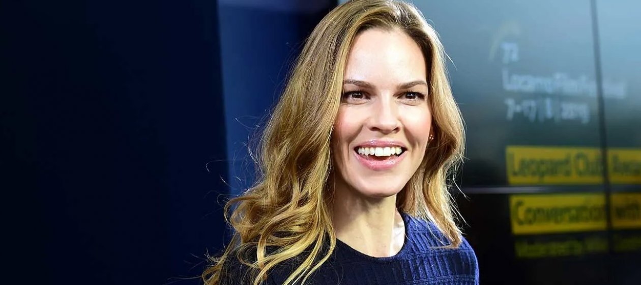 ¡Bellísima! Hilary Swank luce su embarazo a los 48 años