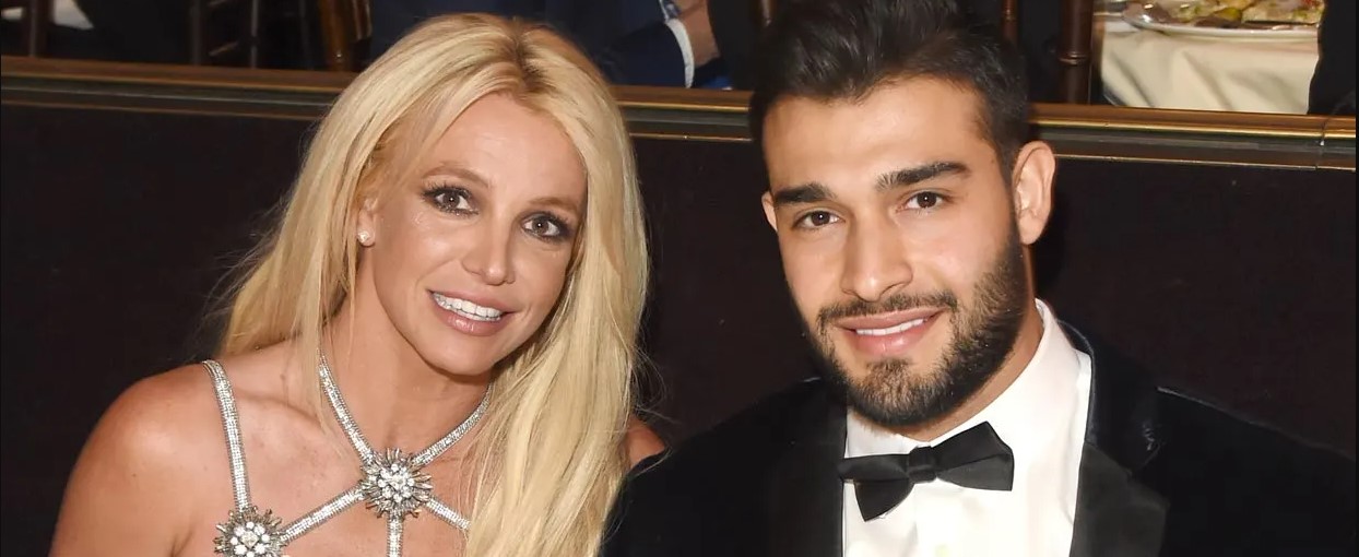 Esposo de Britney Spears asegura que no maneja las redes sociales de la artista