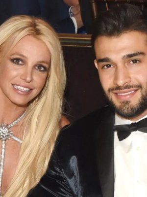 Esposo de Britney Spears asegura que no maneja las redes sociales de la artista