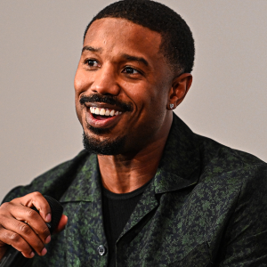 Michael B. Jordan vende su casa por 13 millones de dólares, ¡Mira las fotos!
Michael B. Jordan vende su casa por 13 millones de dólares, ¡Mira las fotos!