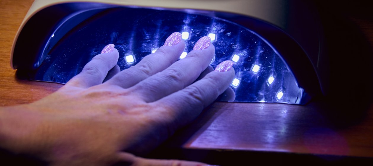 ¡Cuidado! Estudio revela que los secadores de esmalte UV podrían dañar el ADN