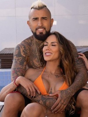 Las románticas postales de Sonia Isaza y Arturo Vidal