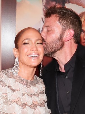 Ben Affleck y JLo discuten en público por el contenido de una copa