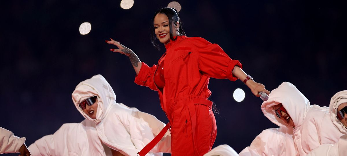Así le ocultó Rihanna a sus bailarines que estaba embarazada