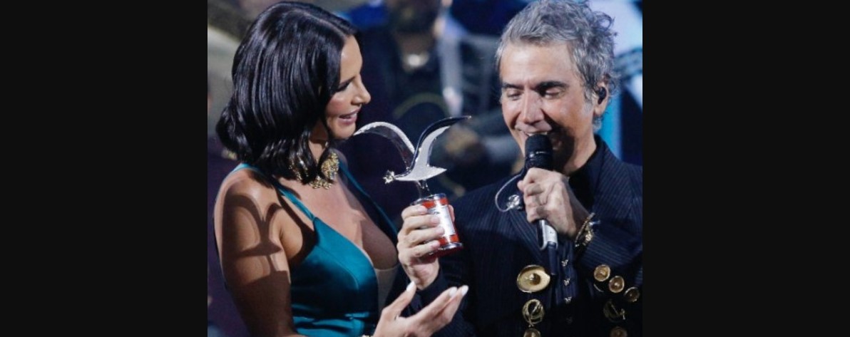 La desubicación de Alejandro Fernández con modelo sobre la Quinta Vergara