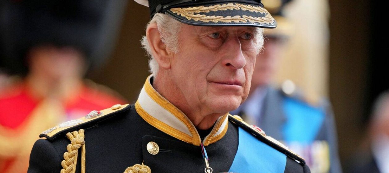 ¡Tiene detalles de oro! Así es la invitación a la coronación de Carlos III