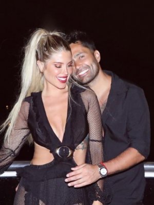 ¡Romance en llamas! Coté López y Luis Jiménez recrean icónico video de Rosalía y Rauw alejandro