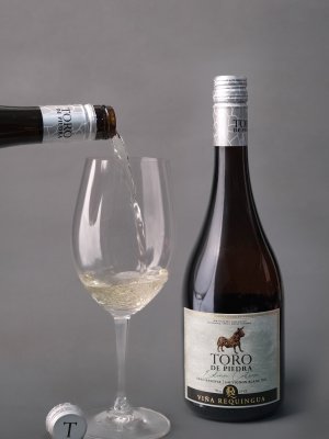 Toro de Piedra estrena un Sauvignon Blanc Gran Reserva edición costera