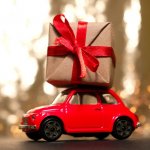 El auto más barato del mundo es tan pequeño que llega a tu casa en una caja