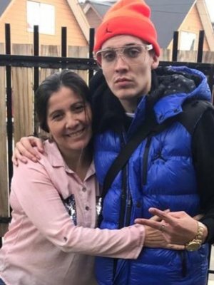 Mamá de Marcianeke reveló el especial regalo que le pidió a su hijo