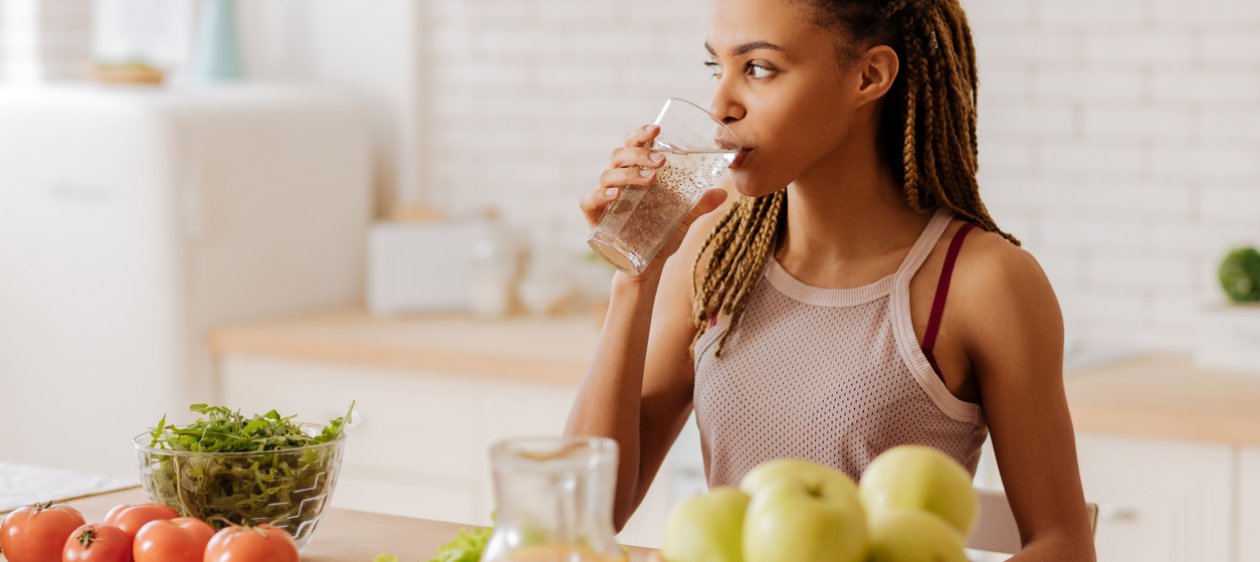 ¡No es el agua! Estudio reveló cuál es la mejor bebida para hidratarse