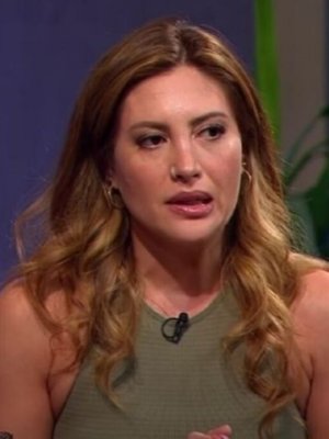 Hermana de Karen Bejarano lanza dura advertencia en contra de la cantante
