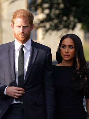 Príncipe Harry y Meghan Markle sufren escalofriante persecución de paparazzi en Nueva York