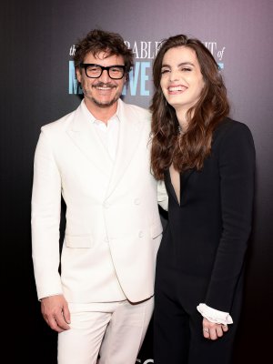 Pedro Pascal acompañó a su hermana en su graduación de la Juilliard School
