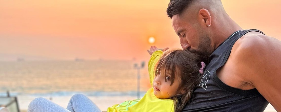 ¡Papá feliz! Mauricio Isla se reunió con sus dos hijas en Orlando