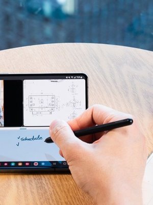 Galaxy Z Fold4 5G: descubre cómo acceder a tres aplicaciones simultáneamente en una misma pantalla