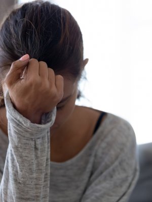 ¿De qué lado estás? 1 de cada 4 mujeres en Chile se siente sola
