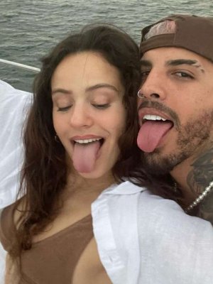 Rauw Alejandro saca carcajadas con imitación de Rosalía