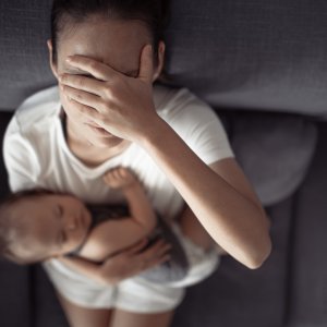 ¿Qué es el “baby blues” o tristeza postparto?