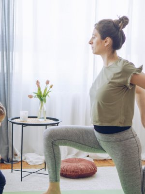 Los beneficios del yoga para niños y en casa