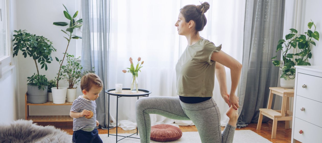 Los beneficios del yoga para niños y en casa