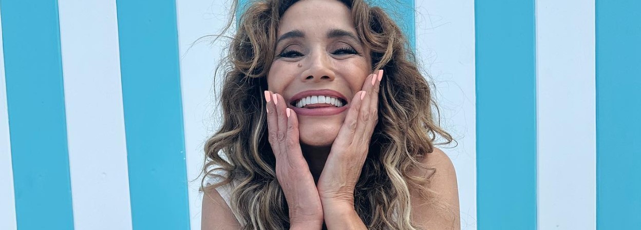 Alejandra Fosalba cumplió 54 años y salió a la calle a celebrarlo