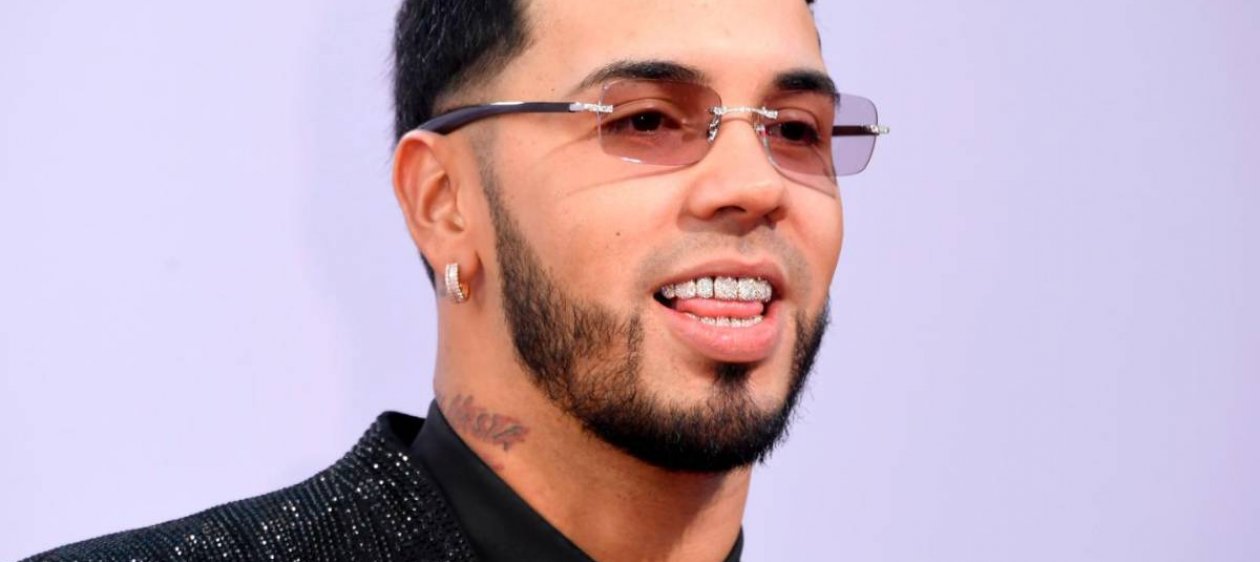 Anuel AA presenta a su nueva novia con atrevida postal en redes sociales