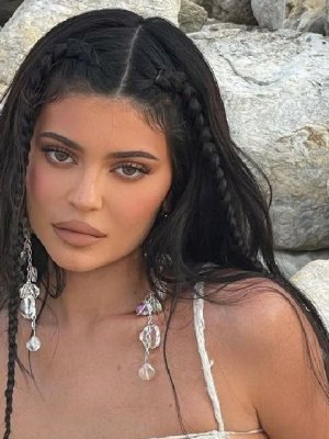 Kylie Jenner niega haberse realizado cirugías faciales para cambiar su rostro