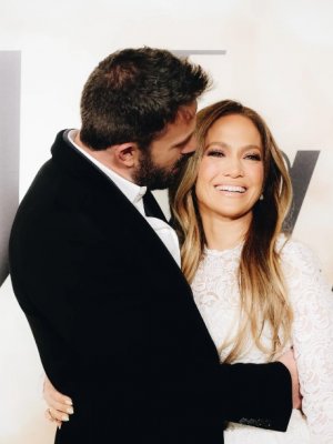 JLo y Ben Affleck celebran un año de matrimonio con romántico mensaje