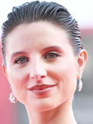 Paula Luchsinger fue destacada en Vogue por su look del Festival de Venecia Paula Luchsinger fue destacada en Vogue por su look del Festival de Venecia