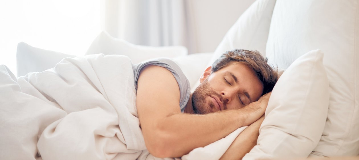 ¿Es mejor bañarse en la mañana o en la noche? Un estudio tiene la respuesta