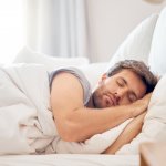 ¿Es mejor bañarse en la mañana o en la noche? Un estudio tiene la respuesta