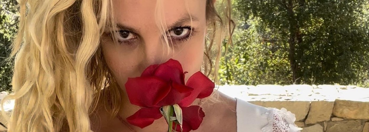 Britney Spears preocupa a sus seguidores por video con cuchillos en sus manos