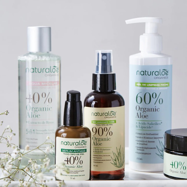 Diversos productos de skincare Naturaloe