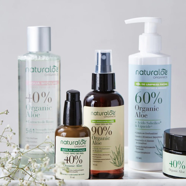 Diversos productos de skincare Naturaloe