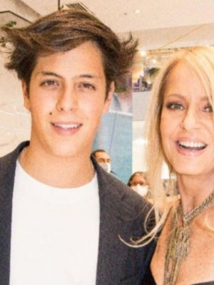 Cecilia Bolocco celebra los 20 años de Máximo con emotivo mensaje