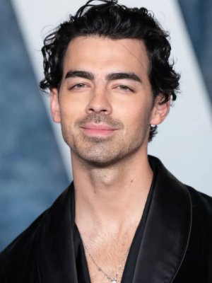 Joe Jonas luce un nuevo tatuaje en medio de su divorcio con Sophie Turner