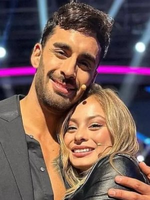 ¡Con este pololo si! Skarleth fue al mall con Jorge Aldoney