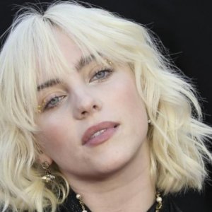 Billie Eilish confirma que pertenece al colectivo LGTBI y la dejan de seguir en redes